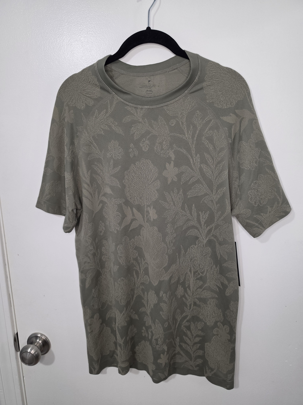 Men's Fabletics Floral Jacquard Short Sleeve Tee - Olive Green